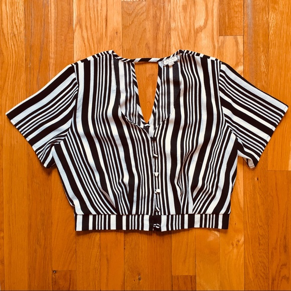 Eyeshadow Tops - Eyeshadow Black & White Striped V Neck Crop Top